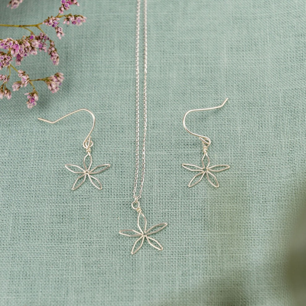 Hand Wired Daisy Pendant Necklace